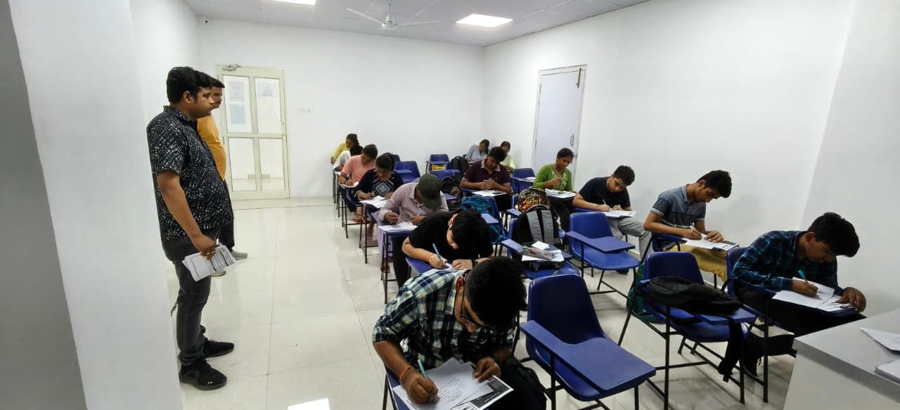 SSS Achievers CBSE board mock test session in Ghazipur — students appearing in full 3-hour board mock exam at the best CBSE coaching institute in Ghazipur